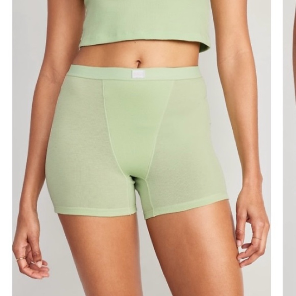 NWT Old Navy light rib lime women’s boys short Xl
In original bag